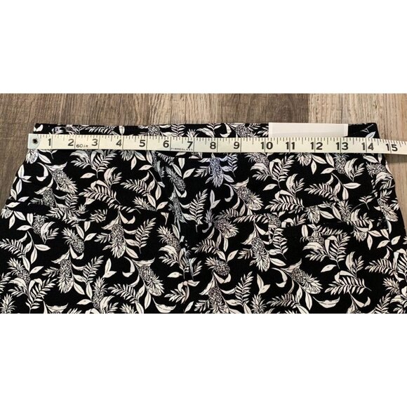 Signature Slimming Christopher & Banks Black & White Tropical Print Crop Pants 4 - Picture 8 of 12
